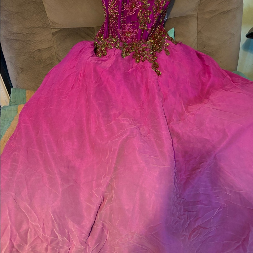 Stunning formal. - Picture 2 of 8